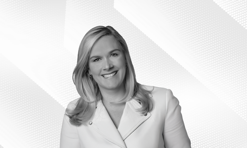 Headshot of Kelly Vives, chief marketing and communications officer at Allspring