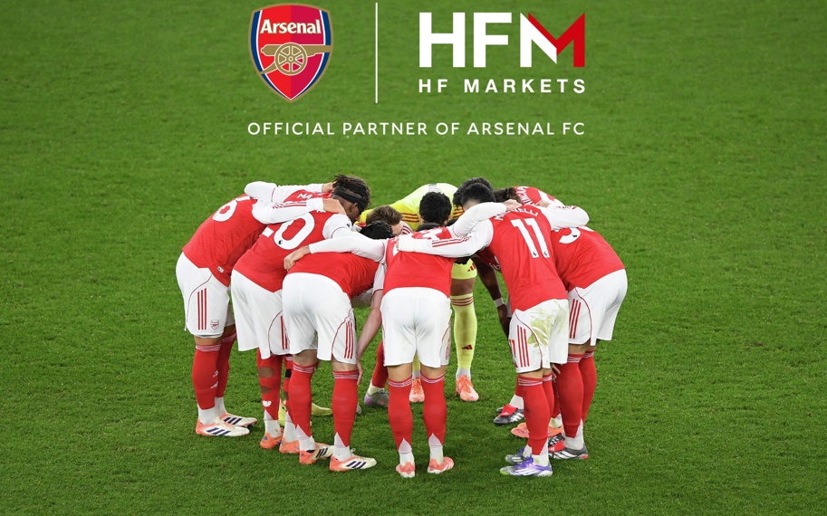 Arsenal players crowded in a team huddle