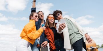 From &lsquo;looksmaxxing&rsquo; to &lsquo;money-maxxing&rsquo;: Fintechs are speaking Gen Z