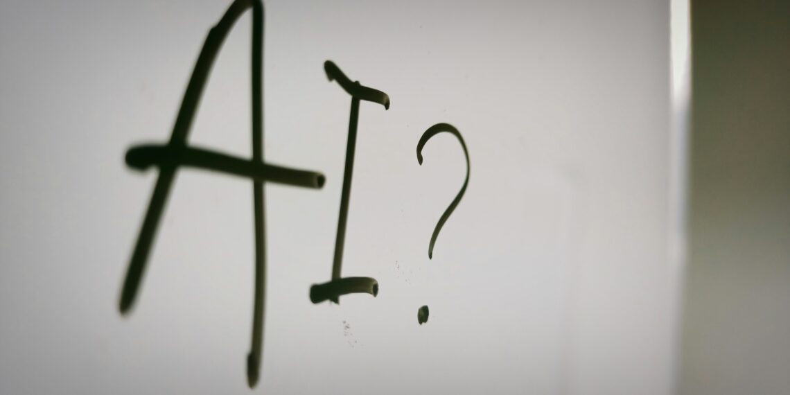 Report flags AI challenges for financial marketers
