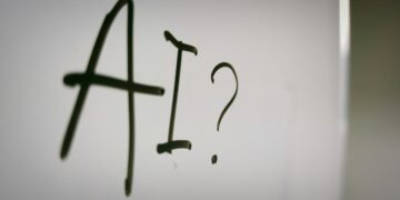 Report flags AI challenges for financial marketers